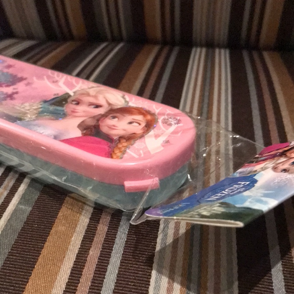 NWT Disney Frozen utensil case plastic box - Picture 9 of 13